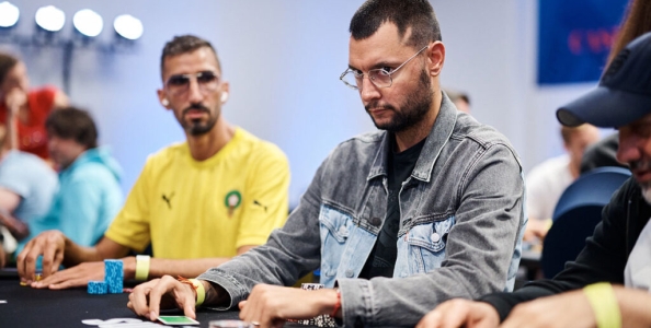 Fourbettare o foldare? L’analisi di Andrea Cardinali di uno spot da mal di testa sei left al Sunday Special