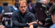 Andrew Robl folda scala al river, Choi non massimizza il suo poker di 8
