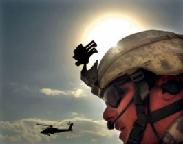 I Pro del poker visitano le truppe americane