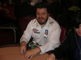 Pokerstars EPT Londra Day1A – Max Pescatori Chipleader