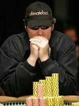 WSOP: Phil Hellmuth ancora in corsa per il dodicesimo braccialetto.