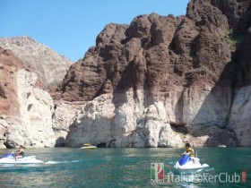 Casa Sisal: Due palle in piscina!