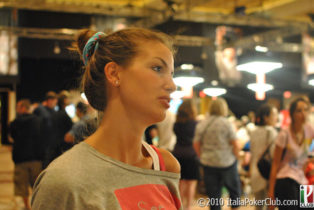 Francesca Fioretti out, ci svaghiamo con lo shopping