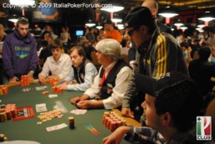Mani da Wsop, “hero call” di Zumbini in blind war