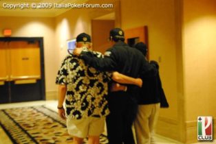 Main Wsop, boato in sala all’eliminazione di Hellmuth