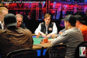 Zumbini out al main wsop 2010
