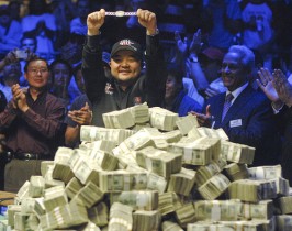 Jerry Yang, vincitore del main event WSOP 2007 e campione di filantropia