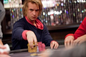 WSOPE Main Event day2 – Viktor Blom domina, Baldassari c’è