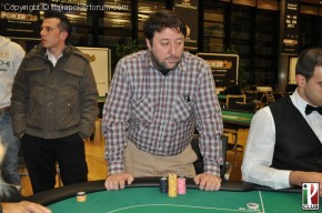 Fabio Mangano comanda il tavolo finale di Italian Rounders