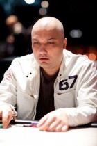 EPT Berlino Day 1A: Bene Antonio Buonanno; Dragomir Chipleader