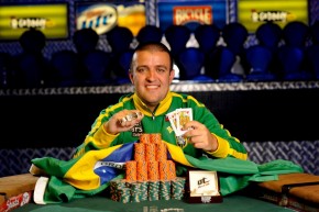 WSOP evento 43: vince Andre Akkari dopo una straordinaria rimonta.