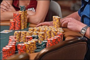 Main Event WSOP: Spariscono le chip!
