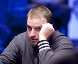 Nick Rainey scappa con i soldi dello staking!