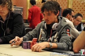 Minieri fra i primi dei 16 giocatori rimasti nel Pot Limit 5.000$