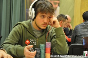 IPT Sanremo Day 1B – Alla pausa cena Minieri in gran forma guida un field da paura