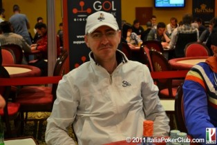 Re Mida Deep Challenge Day1b – Leonardo Loiacono chipleader. Bene Antonio Scalzi ed Enzo Pin.