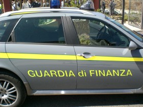Partite a poker truccate, tre arresti: c’è anche Vincenzo De Angelis, presunto affiliato alla Banda della Magliana