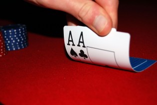 WSOP 2012: “Dealer, ti prego, non darmi due assi serviti!”