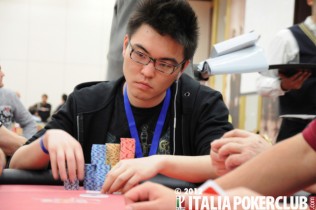 King of Poker, buona la prima. In testa al count c’è Marco Tchen