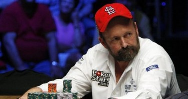 WSOP 2012 – 18 giugno: Dennis Phillips a un passo dalla vittoria, Ivey e Hellmuth si arrendono, Alioto al Day 2!
