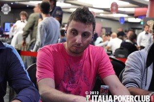 Gli Assi di Poker Club – Davide ‘deadmoney’ Greco guarda tutti dall’alto in basso.