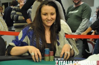 Gli assi di Poker Club – Quattro ladies ancora in gara, la russa Rudova in testa al chipcount.