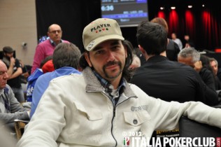 IPO Campione – Ennesimo trionfo all’Italian Poker Open. Tra i 582 iscritti, chiude in testa lo straniero Kazim