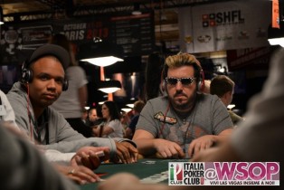 Il Pirata e le risate al tavolo con Phil Ivey
