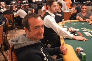 L’armata italiana sbarca al Day1C del Main Event, ottimi Caressa e Perati, Minieri out