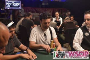 WSOP Main Event, straordinario Sergio Castelluccio: è quarto al day 1A!
