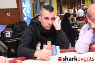 SharkBay Accumulator Day1A: 66 giocatori rimasti, Walter Chodaki chipleader