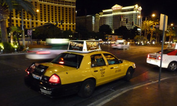 Un tassista di Las Vegas trova e restituisce 300.000$ a un giocatore di poker!