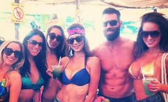 Dan Bilzerian: “A volte mi sento come un sedicenne con un assegno in bianco ogni giorno”