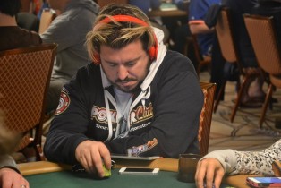 WSOP 2014: Pescatori al Day 2 del Limit Hold’em dopo il 5° ITM, Ivey e Negreanu in pole all’8-Game!