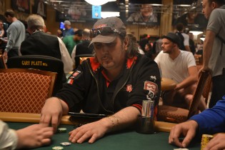 Mosele e gli assi maledetti al 5.000$ WSOP: “E’ grazie a questi avversari se andiamo avanti!”