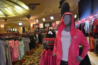 WSOP gadget: T-shirt, card protector e mazzi speciali…