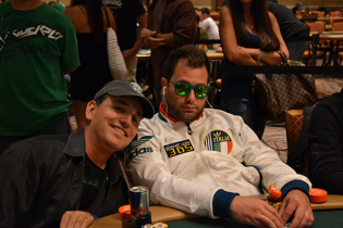 Eros Nastasi e l’avversario da tilt: “Tutto il giorno a toccarmi e a guardarmi le carte, impazzisco!”