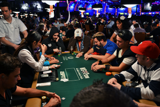 Main WSOP – Max Pescatori al tavolo con Castelluccio e ‘steva’: “Avrei preferito incrociare solo stranieri!”