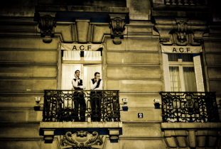 Trema l’Aviation Club de France: la Polizia indaga su lavoro in nero e riciclaggio di denaro! Otto gli arresti