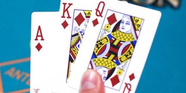 Super Texas Hold’em: quando il poker si gioca con tre carte