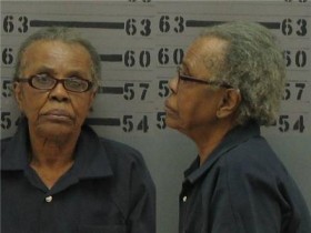 Negli Stati Uniti novantenne arrestata per gioco d’azzardo e possesso di droga!