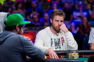 WSOP Final Table – focus sulla 269° mano: Van Hoof e il crying call sul push di Stephensen