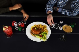 A Londra nasce il ristorante del poker: il conto si paga giocando a Texas Hold’em!