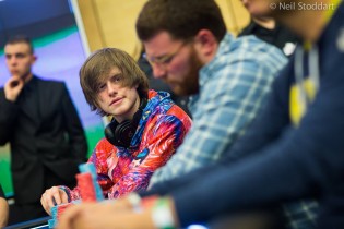 Roba da… High Roller: Charlie Carrell ‘umilia’ Davidi Kitai con un bluff da urlo!