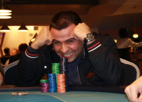 Cash game high stakes: Franco ‘Il Presidente’ Cantarella ne spara tre con 7-2 suited… e si schianta contro A-A!