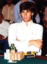 Phil Hellmuth sempre più leggenda: 14 braccialetti e l’animo gentile di un campione ribelle