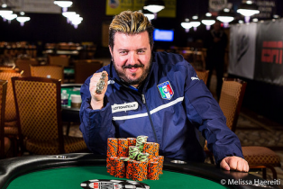 Max Pescatori riscrive la storia del poker azzurro: vince l’evento Razz e conquista il terzo braccialetto in carriera!
