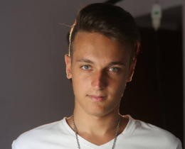 Roberto ‘DrunkSpewer’ Morra vince la picca EPT nel side event 1K hyperturbo!