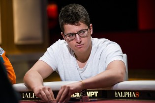 Pugno duro di PokerStars contro Jake Schindler: 250.000$ sequestrati dal conto gioco e ban a vita per gli eventi live