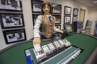 In futuro i dealer saranno sostituiti dai robot? In Cina nascono i primi prototipi di androidi croupier